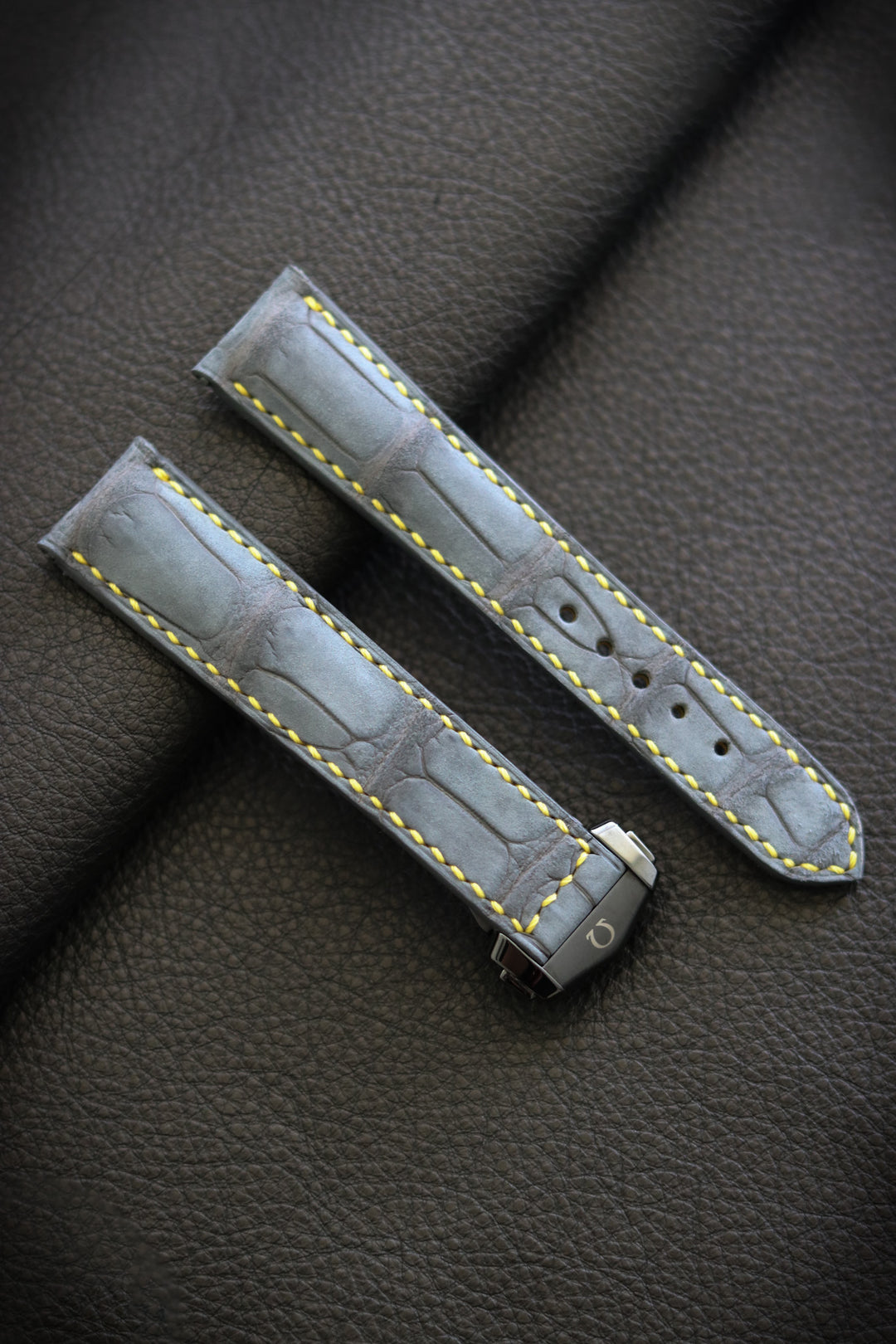 Ash Grey Nubuck Alligator (Padded)